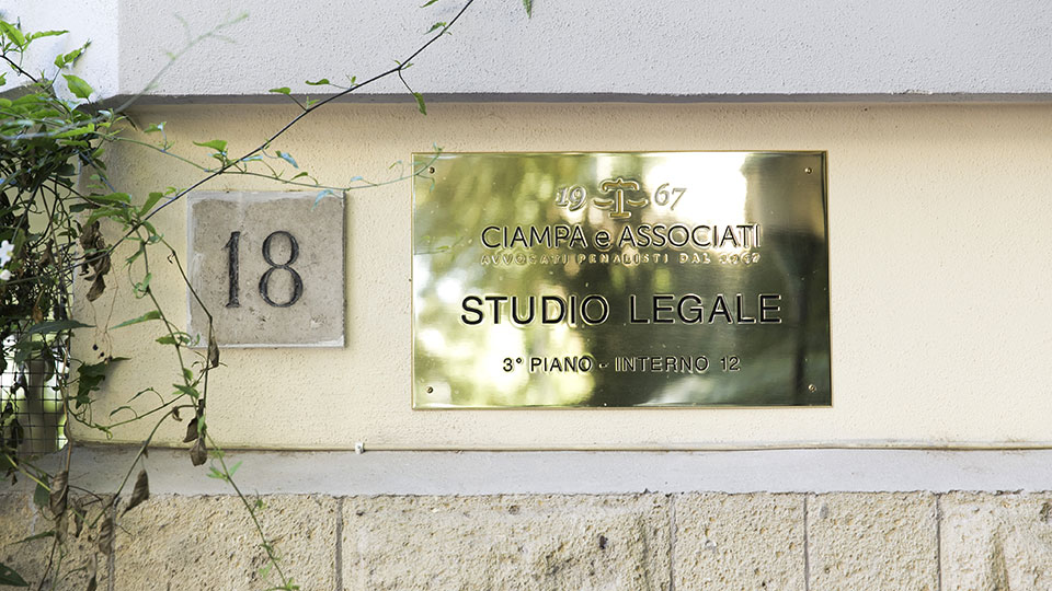 Insegna dello Studio Legale Ciampa e Associati, Via Latina 18 Roma